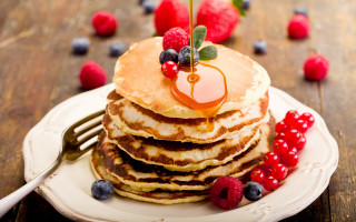 Pancake berries syrup plate fork - a fork and spoon free wallpaper