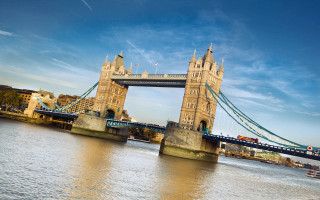 Christopher wren bridge cityscape watercraft - a bus free wallpaper