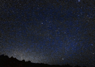 Night sky stars mountain clouds - a few star free wallpaper