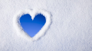 Heart snow frame blue sky - american romanticism free wallpaper for desktop