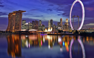 City skyline ferris wheel reflection - a reflection of the city free wallpaper