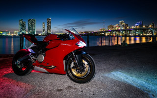Red motorcycle night cityscape reflection - rim free wallpaper