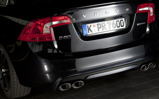 Black car garage photorealistic detailing - a license plate free wallpaper