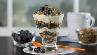 Blueberry granola dessert glass coffee - a dessert free wallpaper