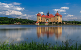 Romantic building red domes lake - grass and trees free wallpaper