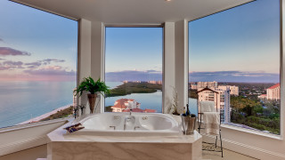 Large bathroom ocean view urban - a large window free wallpaper