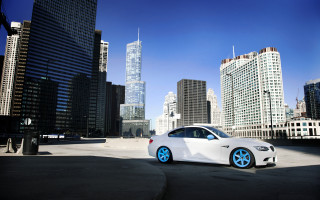 White car city skyline fence - gradient light blue free wallpaper for desktop