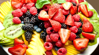 Fruit plate berries kiwi strawberries - banana free wallpaper