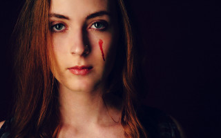 Woman blood knife portrait freckles - blood free wallpaper