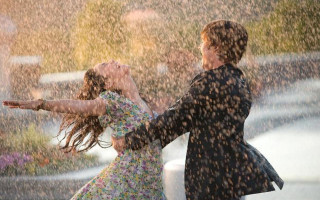 Dancing rain couple impressionist flower - their leg free wallpaper
