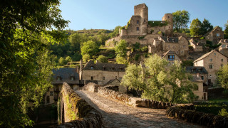 Medieval castle road trees bridge - romanesque free wallpaper