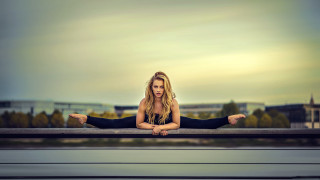 Yoga woman urban background blonde - a ledge free wallpaper
