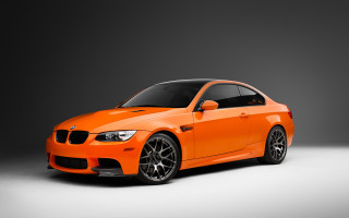 Bright orange car studio render 2 - free 3d render wallpaper