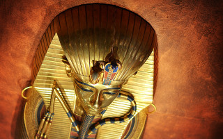 Gold mask blue face mirror - a blue face free wallpaper