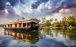 House boat cloudy sky palm - the water under a cloudy sky free wallpaper