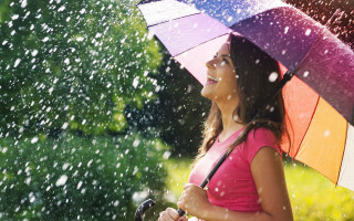 Woman rain umbrella green trees 2 - a green background and trees free wallpaper