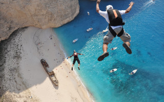 Cliff jump ocean beach boats - a cliff free wallpaper