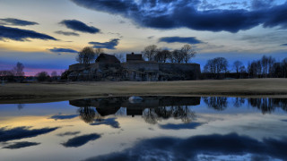 Castle hill lake clouds reflection - erlund hudson free wallpaper
