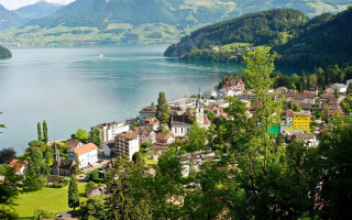 Town lake mountains forest city - a town free wallpaper