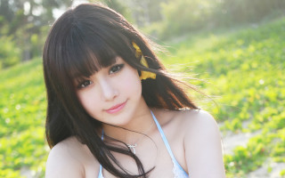 Woman long hair flower field - a picture in a field of grass free wallpaper