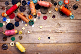 Wooden table colored spools buttons - many free wallpaper