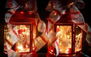 Two red lanterns lights bows - decorated free wallpaper