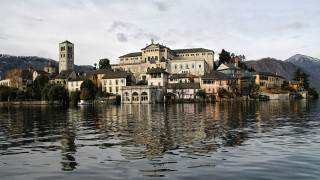 Lake mountain city architecture bridge - a clock tower in the background free wallpaper for desktop