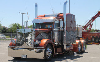 Semi truck parking lot crane - chrome free wallpaper