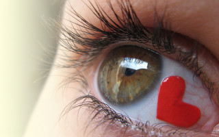 Eye heart painting macro love - a red heart free wallpaper