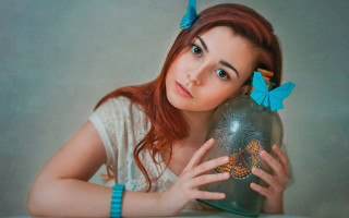 Woman vase blue bow ribbon - a blue bow free wallpaper