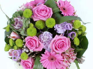 Bouquet flowers vase table green - a table top free wallpaper for desktop