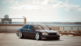 Black car parking lot fence 6 - a fence and a fenced in area free wallpaper