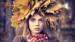 Woman wreath berries surprised autumn - anka zhuravleva free wallpaper