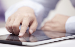 Touching tablet hands blurry background - a tablet free wallpaper for desktop