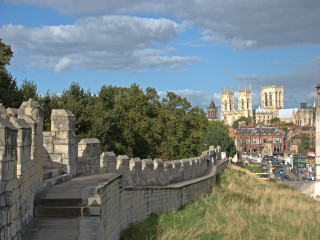 Stone wall city castle cloudy - a stone wall free wallpaper