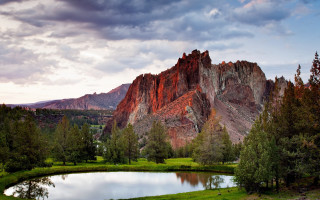 Mountain lake forest cloudy sky 3 - a lake in the foreground and a forest in the background free wallpaper