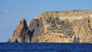 Mountain island boat lake sky - a large mountain free wallpaper for desktop