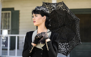 Woman black suit umbrella hat - a veil free wallpaper
