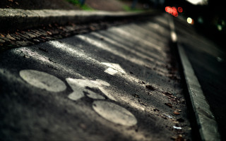 Bike lane redlight bicycle night - eric deschamps free wallpaper