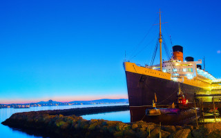 Large boat dock mountain sky - carl walter liner free wallpaper
