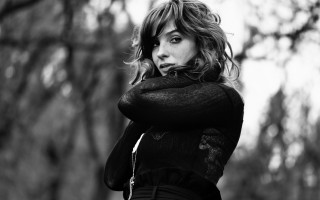 Woman crossed arms forest blackwhite - photo of a forest free wallpaper