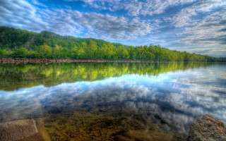 Lake mountain cloud forest shore - a rock in the foreground free wallpaper for desktop