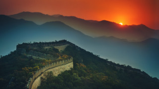 Sunset great wall mountains foggy - great free wallpaper