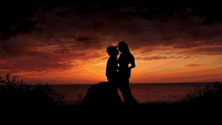 Couple people ocean sunset red - sunrise time free wallpaper