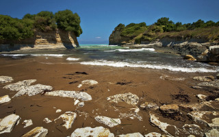 Rocky beach trees water cliff - exekia free wallpaper