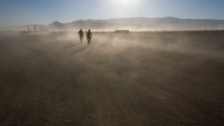 Desert walking fog sunshine scene - dust free wallpaper
