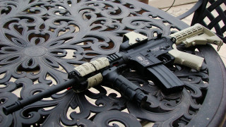 Gun toy gun outdoor patio - 100mm free wallpaper
