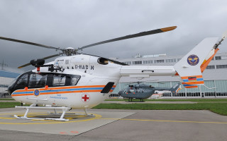 Helicopter runway building side ground - ultra high definition free wallpaper