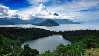 Lake mountains bridge green trees - abidin dino free wallpaper