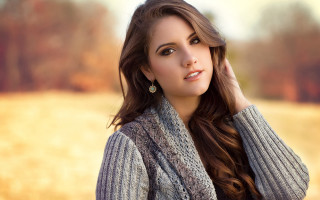 Woman long hair sweater portrait - a picture in a field of grass free wallpaper